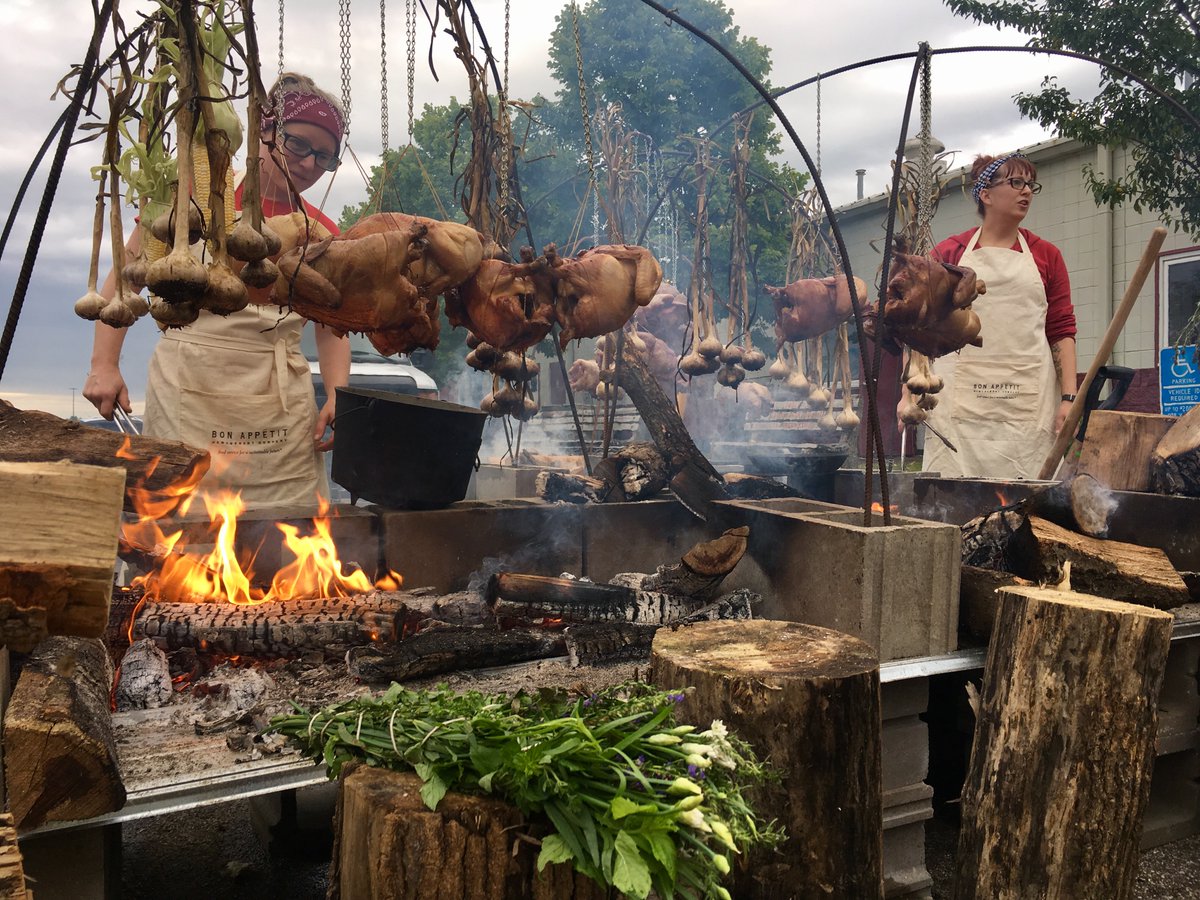 🧄🚨 This is not a drill! 🧄🚨
The full spread of garlic eats and food vendors has been announced on the Minnesota Garlic Festival website! Yes, there will be garlic ice cream. <a href="/GarlicMn/">MN Garlic Festival</a> 
You won't want to miss the fun on August 13! Check it out: mngarlicfest.com/concessions-ve…