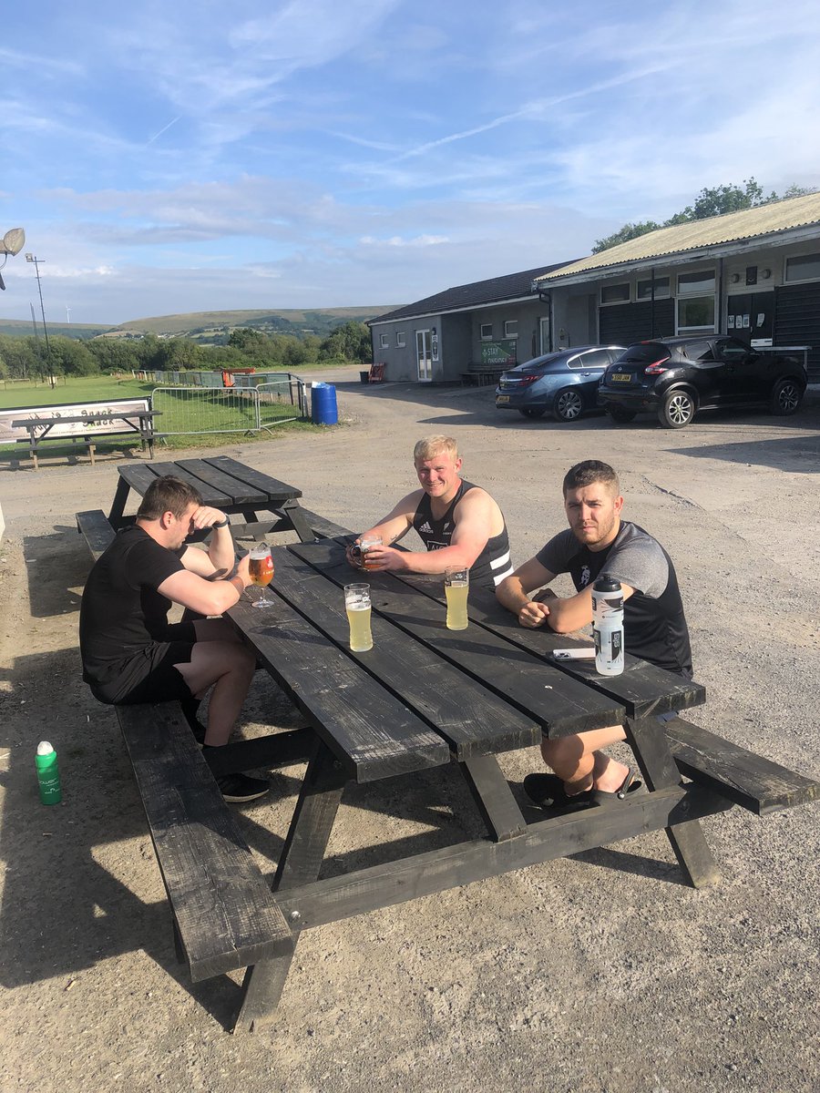 MightyWhites6's tweet photo. @Evofitsuper6 @evofitcentre Mighty whites have left it late for their training camp. Better late than never #UppaWhites ⚡️⚡️⚡️🍺 https://t.co/dwLAuh7aRx