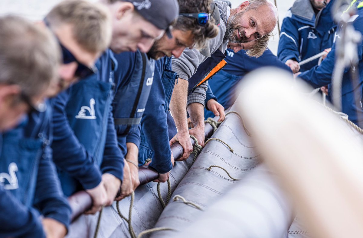 It giet begjinnen! 2,5 jier trainen,skip kennen leare, bemanning komt bemanning giet en besykje alles der út helje wat der yn sit. 
We binne der klear foar! Bedankt foar alle leave berichten en support🦢🍀#SKS22 <a href="/SKSskutsjesilen/">SKS skûtsjesilen</a>  #jongejan #langwar