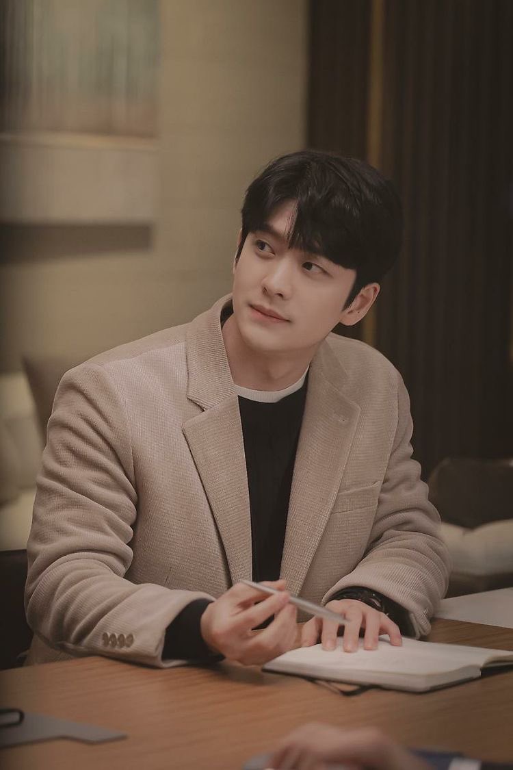 wxnterkim's tweet photo. @kdrama_menfess MENURUT GUE JUNHO MIRIP JAEHYUN PARAHHH. Junho versi jaehyun yg lebih mature + berisi dikit. Dua duanya gantenggg🫠🫶🏻 https://t.co/rRxWOdLnUq