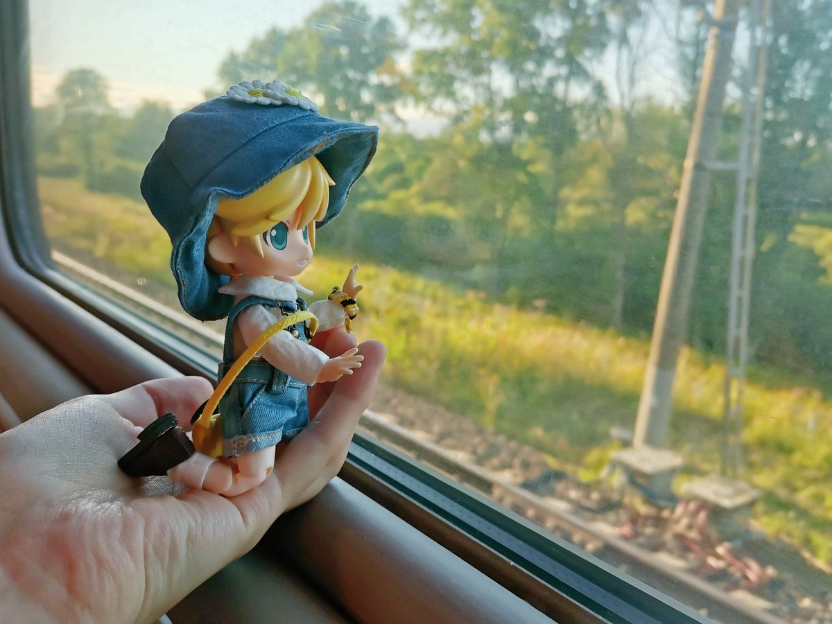 AkaruiK's tweet photo. Лен-чан путешественник ✨🚞 https://t.co/eu269qcXnl