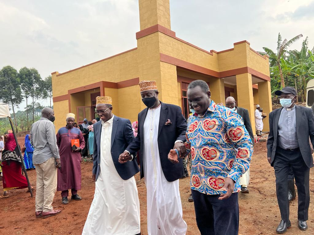 KKariisa's tweet photo. I'm grateful to Omulangira Dr. Kassim Nakibinge, who has today joined us on a trip that has seen the commissioning of a mosque in Rubaare, a solar-powered well at Muntuyera High School, and then finally, a mosque in memory of our late brother Dr. Kaliisa in Ruhaama, Ntungamo. https://t.co/xXKcAsiysn