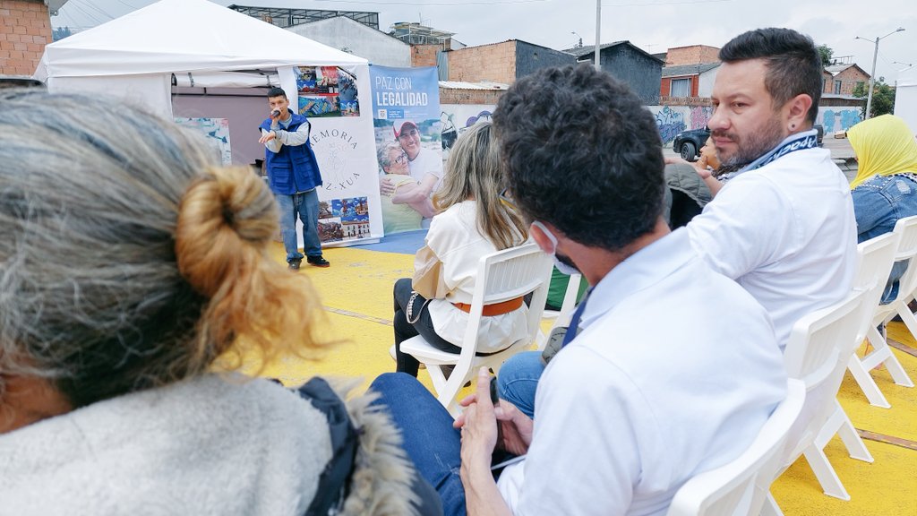 CarolinaCetinaZ's tweet photo. Estas acciones se llevan a cabo en el municipio gracias al apoyo institucional de @ARNColombia con @Alcaldia_Soacha @AgenciaPazCund @MisionONUCol @centromemoria @CNRCOMUNES. 🤲🏻🗣
#Avanzamos https://t.co/NcqSFZFDiw