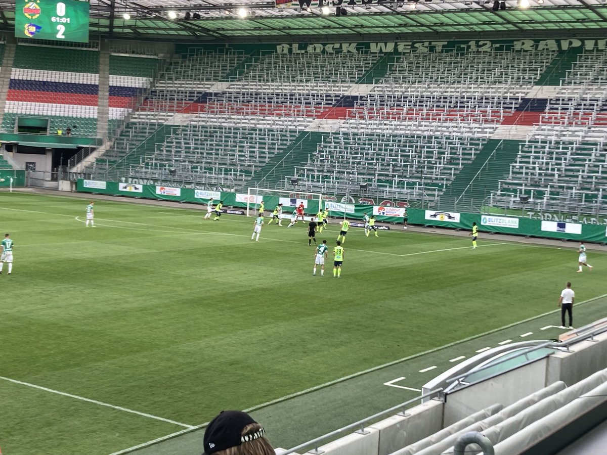 AlexHuber81's tweet photo. Gutes #LigaZwa-Spiel in Hütteldorf: viel Talent beim Zweierteam von @skrapid, bessere Struktur als vergangene Saison beim @SKNStPoelten. Zwischenstand dank überragender Effizienz: 0:2. https://t.co/eRqKGhkIF3