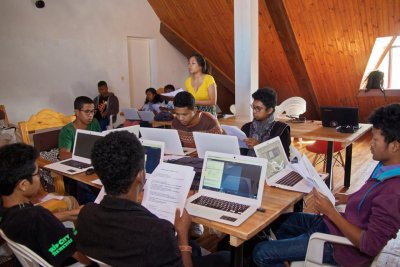 WeAreTechAfrica's tweet photo. À #Madagascar, #Sayna forme les talents aux métiers du #numérique | https://t.co/GG1dGS2mzA https://t.co/VT3ifRFatb