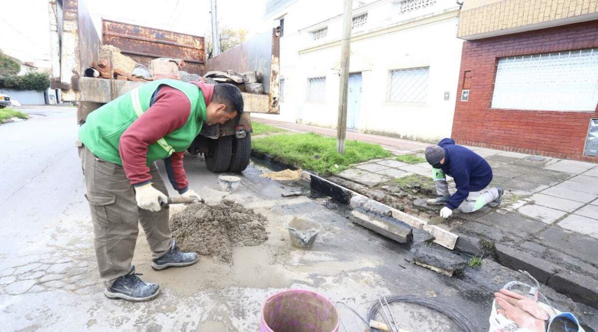 Nestorgrindetti's tweet photo. Hoy es uno de esos días donde se ven las dos caras de la misma moneda. Por un lado, cientos de trabajadores municipales brindando servicios a nuestra comunidad. Lo que vinimos a hacer desde el primer día que asumimos en 2015. https://t.co/Oa7XcCSyPV
