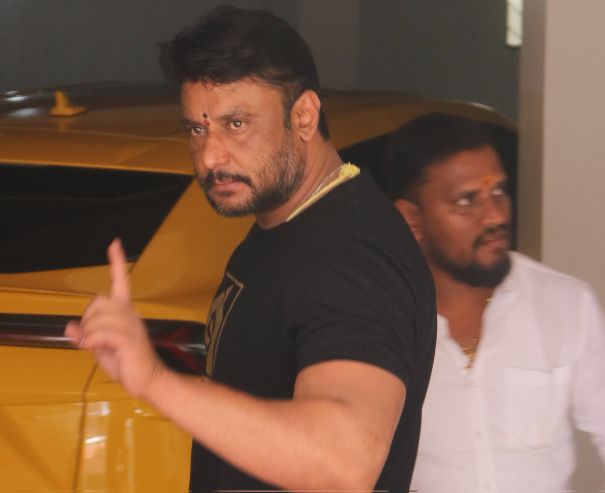 DFDH7999's tweet photo. Bossu🖤💥🔥
@dasadarshan

#ಕ್ರಾಂತಿ | #క్రాంతి | #கிராந்தி | #ക്രാന്തി | #क्रांति   #Kranti  #DBoss #Thoogudeepa  #ChallengingStarDarshan https://t.co/wOMwsPxAyo