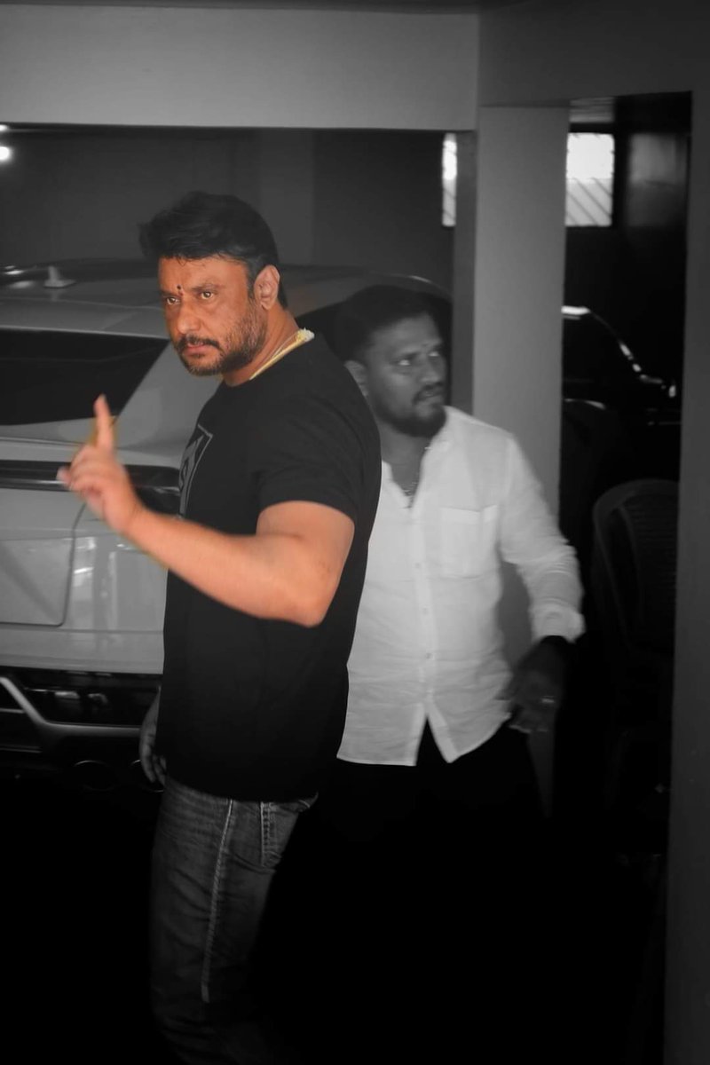 DFDH7999's tweet photo. Bossu🖤💥🔥
@dasadarshan

#ಕ್ರಾಂತಿ | #క్రాంతి | #கிராந்தி | #ക്രാന്തി | #क्रांति   #Kranti  #DBoss #Thoogudeepa  #ChallengingStarDarshan https://t.co/wOMwsPxAyo