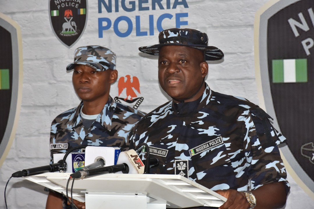 PoliceNG's tweet photo. PRESS RELEASE
POLICE DISMISSES, DE-KITS POLICE INSPECTOR IN VIRAL VIDEO
The Nigeria Police Force has dismissed one Mr. Richard Gele, the Police Inspector caught in a viral video dignifying and justifying extortion of members of the public and ... https://t.co/AohP9F7uSo