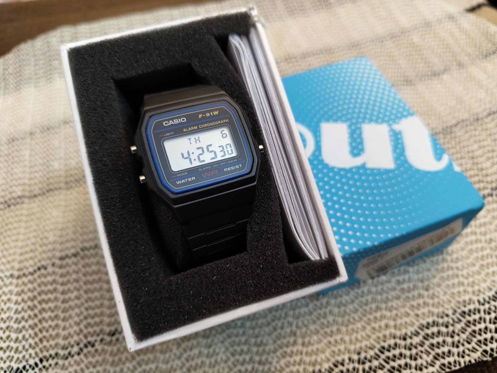 eksplicit Feasibility Messing Parth Monish Kohli on Twitter: "I have a piece of history with me: The  legendary - Casio F-91W. This watch was worn by many celebrities back in  the 90s, and notably was