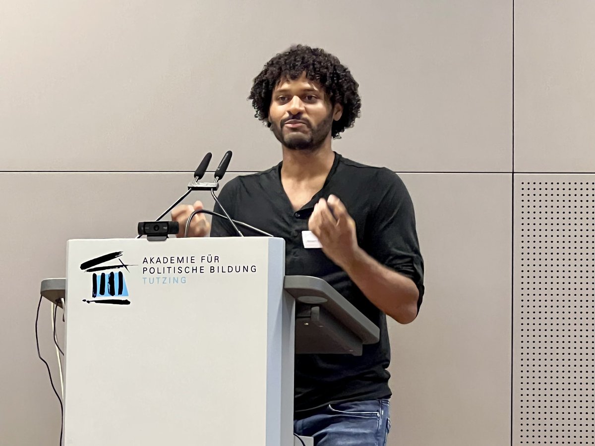 .<a href="/benniadjei/">Benjamin Adjei</a>: „Ich bin Fan von Digitalisierung, Wandel ist nichts schlechtes. Aber kleine Innovationen können massive Auswirkungen auf die Gesellschaft haben; deshalb ist es wichtig, den Wandel zu begleiten &amp; zu gestalten. Damit zB keine rassistischen Chatbots entstehen.“