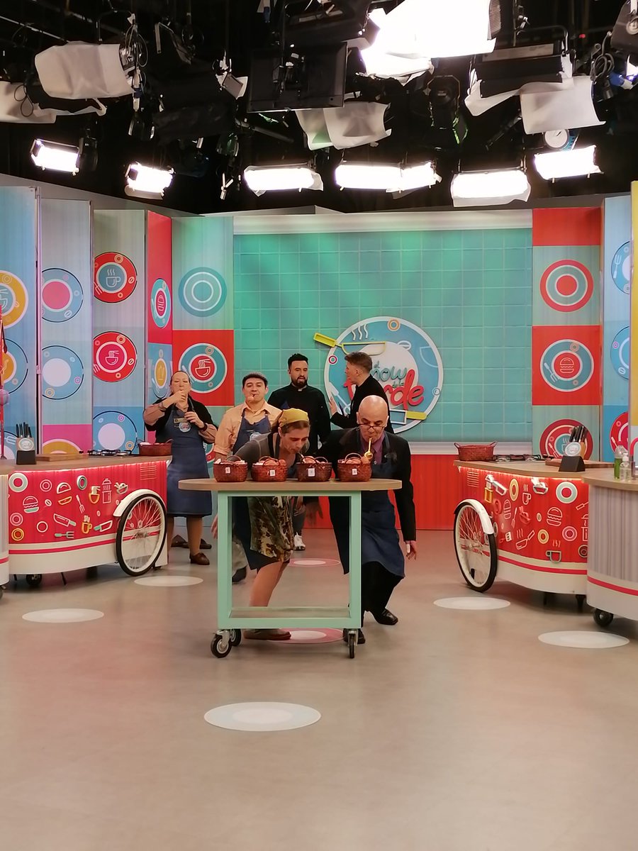 CARRERA DE HUEVOS!! <a href="/canal10uruguay/">Canal 10</a> <a href="/paobianco/">PaoLa Bianco ❤️</a> <a href="/AldoMartiinez/">Aldo Martínez</a> <a href="/LucasFuenteok/">Lucas Fuente</a>