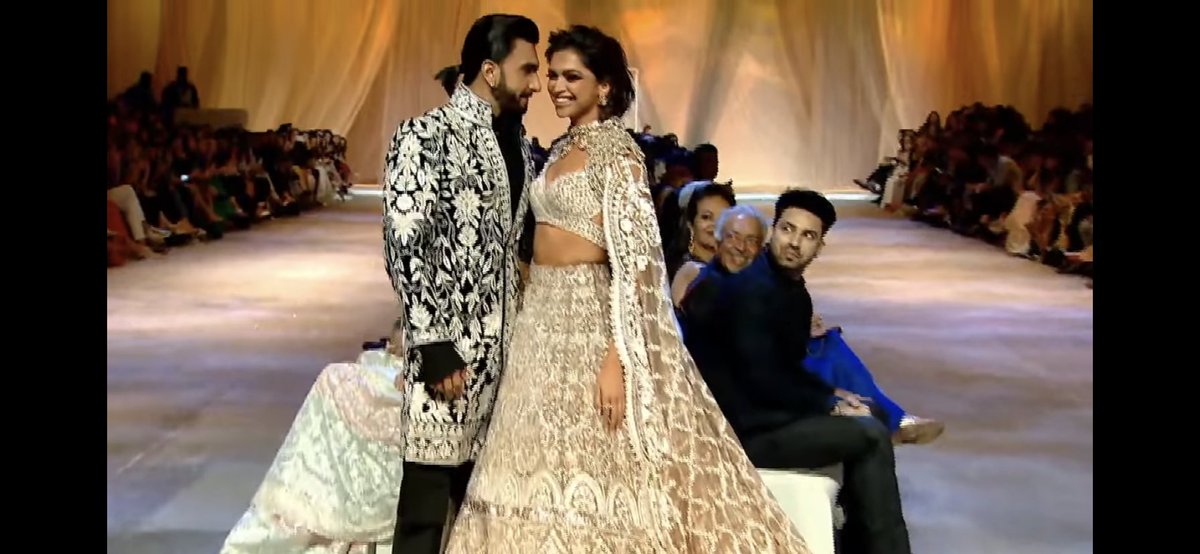 shamzz1of1's tweet photo. #DeepVeerAtMijwanShow ♥️🧿 https://t.co/vsLZzrXLnZ