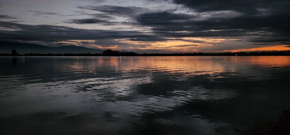 muzirather's tweet photo. Mesmerizing Dal Lake. https://t.co/zMcP507bfg