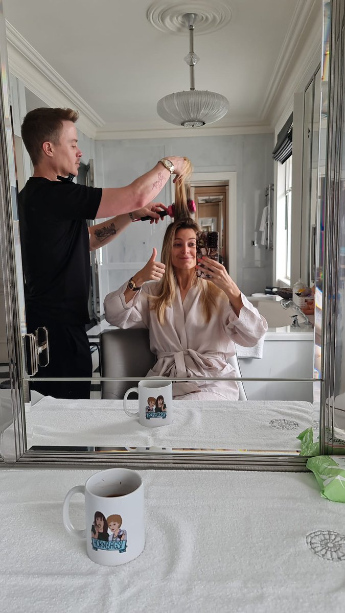 Who's getting ready for the UK "Neighbours" finale!? Channel 5, 9pm TONIGHT! I already cried during the 6pm show. 9pm I'll be an emotional mess! -Flashback pic, getting ready for my last ever scene 😫#Neighbours