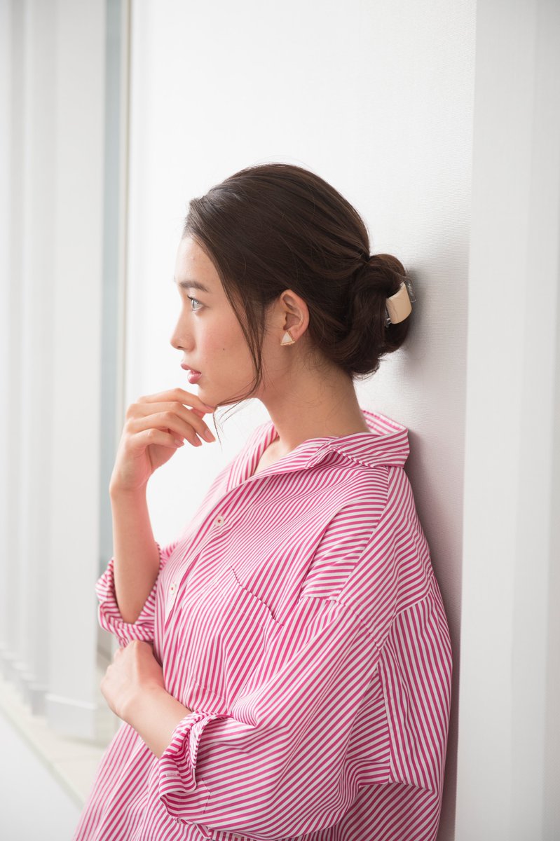 LinziclipHair's tweet photo. Lean back on a Linziclip - it has a flat back and doesn't stick out!  Soooo comfy! https://t.co/bCy9CuqD3T