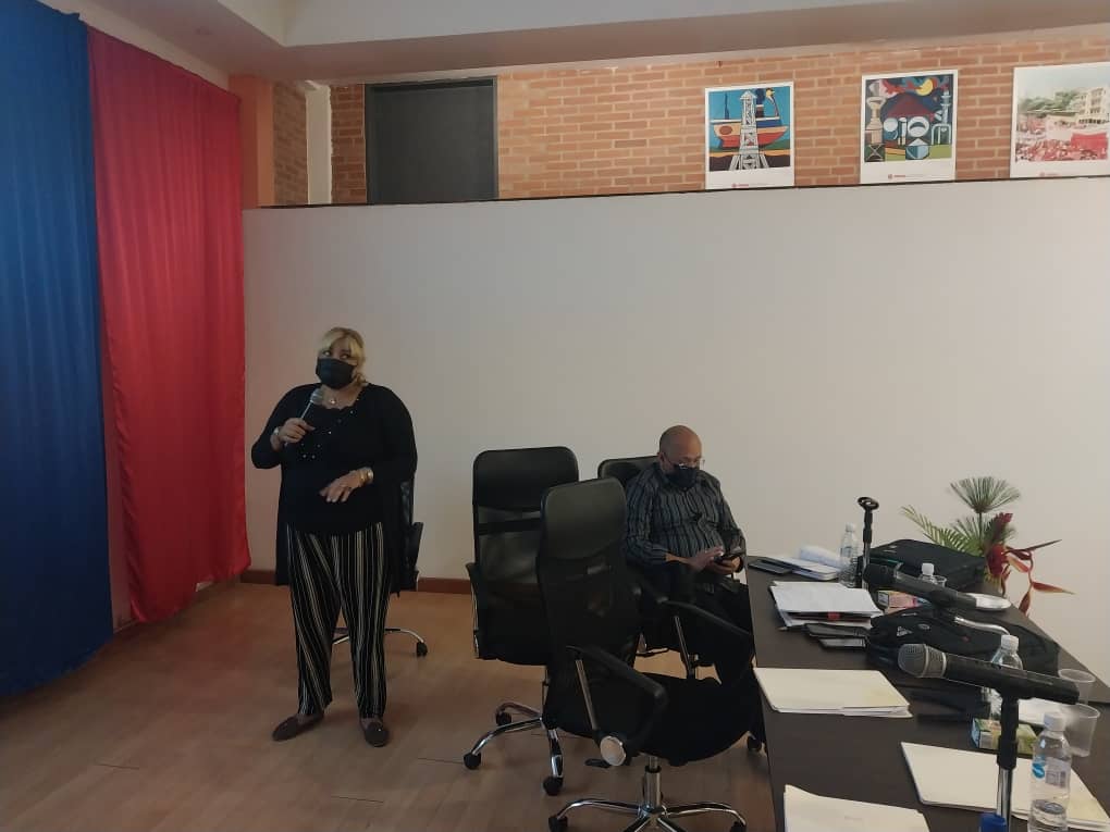cubacooperaven's tweet photo. Continúan las discusiones en la Comisión No. 3, como parte del Balance Técnico de la Misión en la segunda jornada. La Dra. Daniuska Hernandez Griñan realiza el análisis de la situación higiénica epidemiológica.

#CubaPorLaVida #CubaPorLaPaz #ChavezVive #CubaCoopera https://t.co/RRXGODR7h5