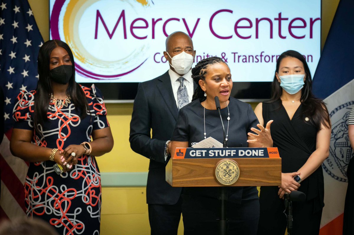 NYCMayor's tweet photo. Nonprofits handle some of our city’s most pressing issues. We're paying back those who give back.
We’ve cleared the backlog to unlock over $4.2 billion for more than 460 nonprofit providers and we're streamlining the process so we don’t get bogged down in backlogs again. #GSD https://t.co/1SJLmnG4m6