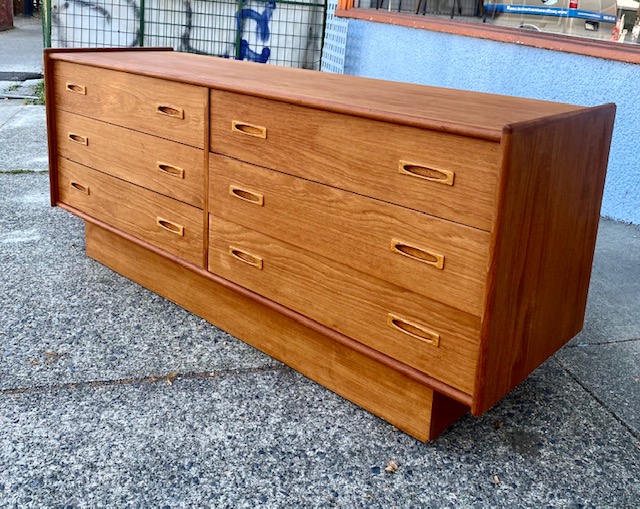 AtticTreasuresV's tweet photo. Furniture that lasts the ages @AtticTreasuresV
#vintagefurniture #buyandsell #midcenturymodern #MCM #antique #retro #interiordesign #vintagevancouver #vancouverfurniture #retrofind https://t.co/pQE7hXWsWo