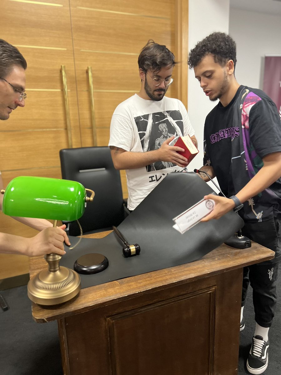 GADDICTIONfr's tweet photo. 👫 La Mairie de #Nice06 métamorphosée en terrain de foot, salle de classe, salle d’audience du tribunal et chambre d’ado: 50 jeunes plongés en immersion dans un défi collectif visant à tendre vers plus d’#egaliteFH et à prévenir les violences intra-familiales.
👫 Une belle 1ère ! https://t.co/zqEIMfAr2n