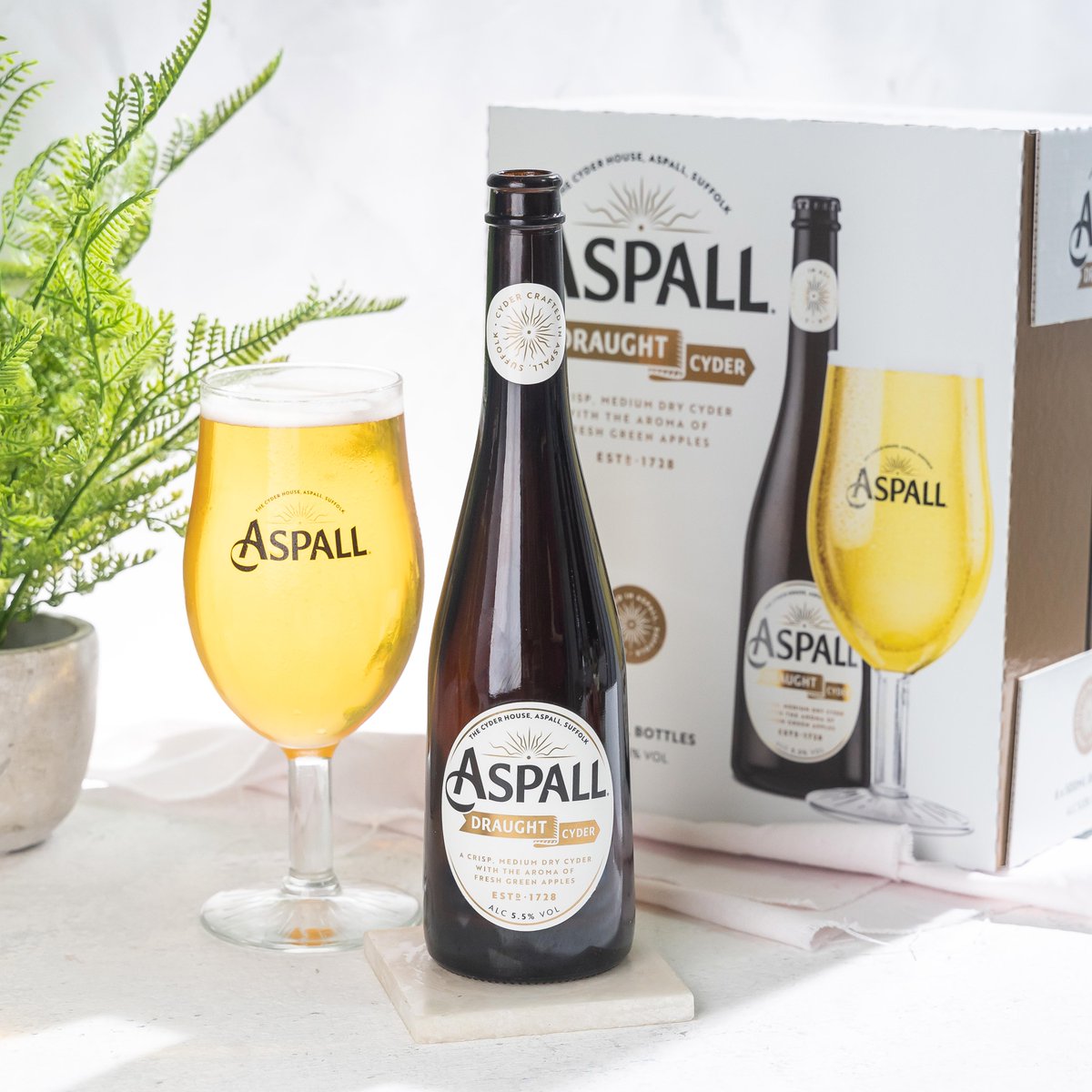 With weather this warm, it would be rude not to share your Aspall with friends ☀️🥂 Multipacks now available from @sainsburys Please Drink Responsibly