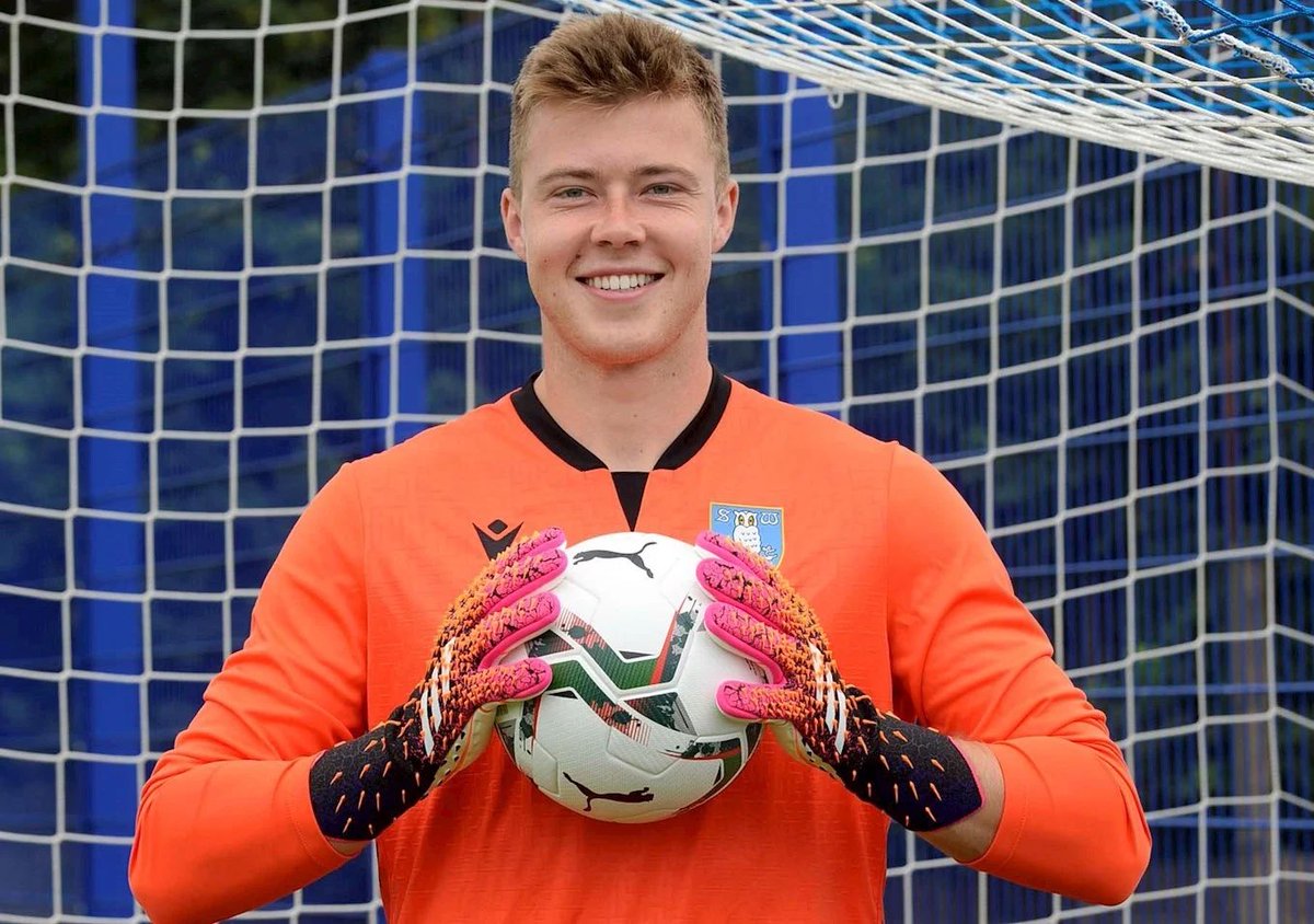 EFLTransferGuru's tweet photo. Sheffield #United are interested in #Burnley stopper Bailey Peacock-Farrell to give competition to current #1, Adam Davies. The #Clarets aren’t keen on letting the former #Wednesday man go, however, as it would leave their goalkeeping ranks thin. 

#Blades #SWFC #TwitterClarets https://t.co/EHxVLNDGAe