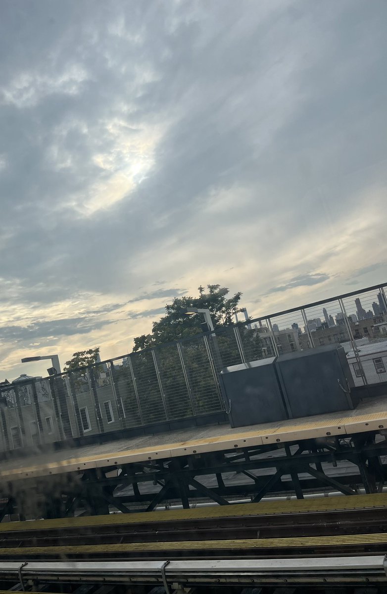 prmadd1e's tweet photo. @SamuelAdamsBeer @CashApp Heading home on this beautiful Friday! Would love a Sam’s beer to enjoy! TGIF #samsummerfriday $Prmadd1e https://t.co/N7iuMJRDn5