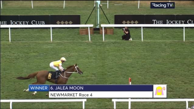 rebelsart's tweet image. Winner for Hollie Doyle @HollieDoyle1 🏇🥇💐
Jalea Moon wins the Fillies' Handicap at Newmarket @NewmarketRace for Jane Chapple-Hyam @JaneChappleHyam! Well done! 👏
#winner #Newmarket #HorseRacing