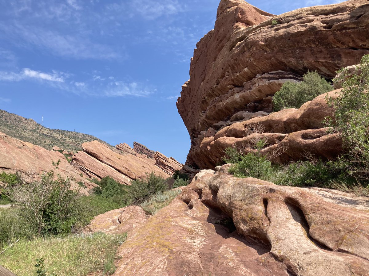 MarieJones14057's tweet photo. Planking and hiking in the #redrockscolorado #peakerfun @SamHeughan @MyPeakChallenge https://t.co/hfvPu5uoav