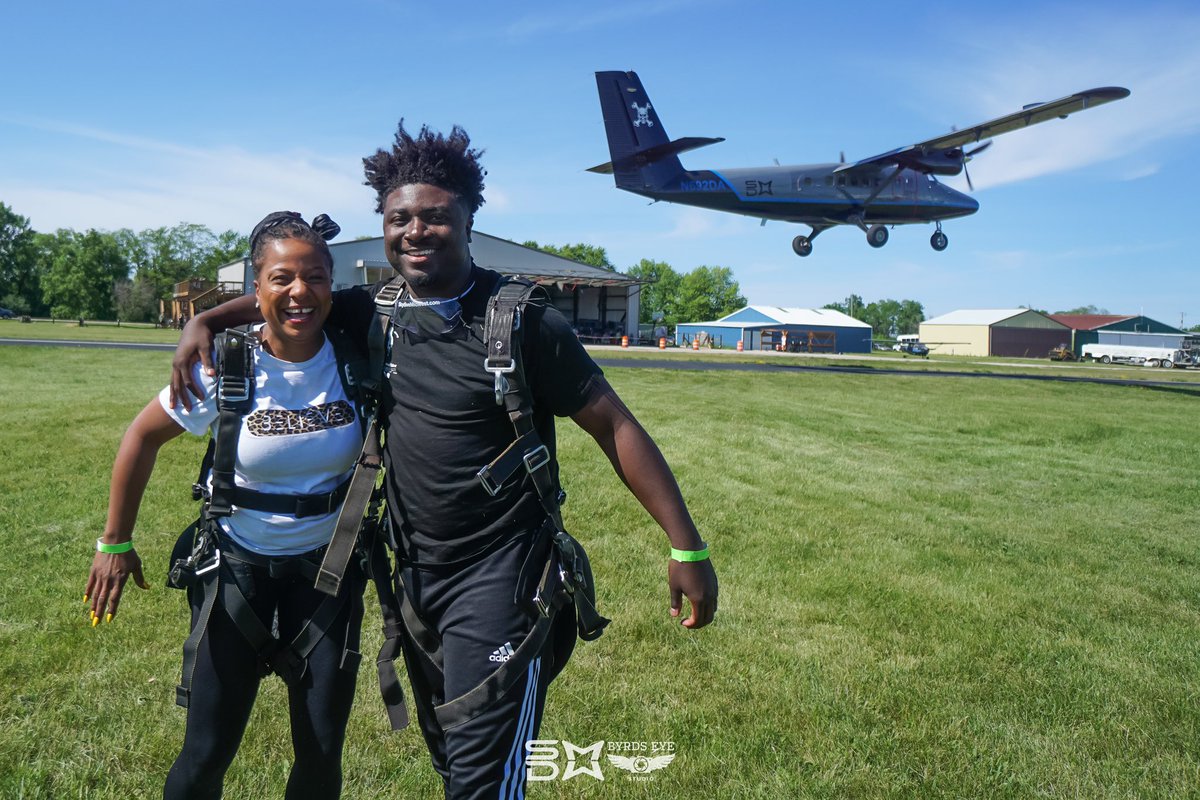 Find friends who match your kind of crazy. #vibes #crazy #friendgoals #skydiving #sdmw #matchmyenergy
