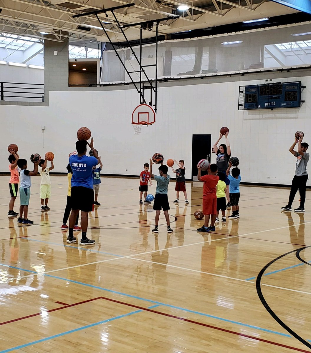 The future of Hoops is bright in <a href="/HoffmanTweets/">Hoffman Estates</a>! Our <a href="/HEParks/">HEParks</a> basketball academy fundamentals class is putting in work! Thanks Coach Steph (former d3 hoopers) and <a href="/PreetBrahmbhat4/">Preet Brahmbhatt</a> for growing the game! #heparks #hoffmanhoops #ubuntu