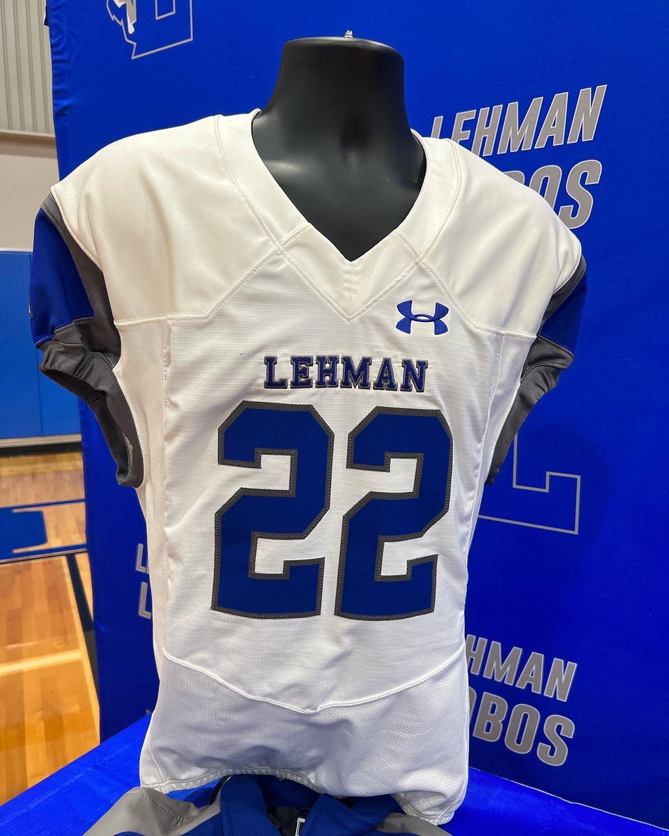 CoachDaviesOne's tweet photo. Great turnout last night at the @LehmanLobosFB @HaysCISD Parent Night.  Practice starts Monday 6AM.  See you there.  @chapa_athletics @kyleinvaders @simonathletics1 #GoLobos #txhsfb https://t.co/x9LJ5e7nsw