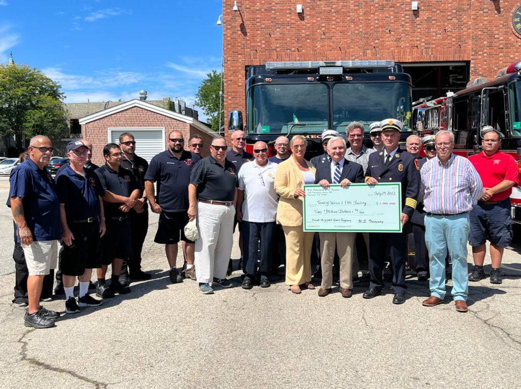 kateplanning's tweet image. What a day! Today we welcomed @SenJackReed for the announcement of a grant to fund a new fire and rescue station for @WarrenFireRI . We couldn’t be more grateful.