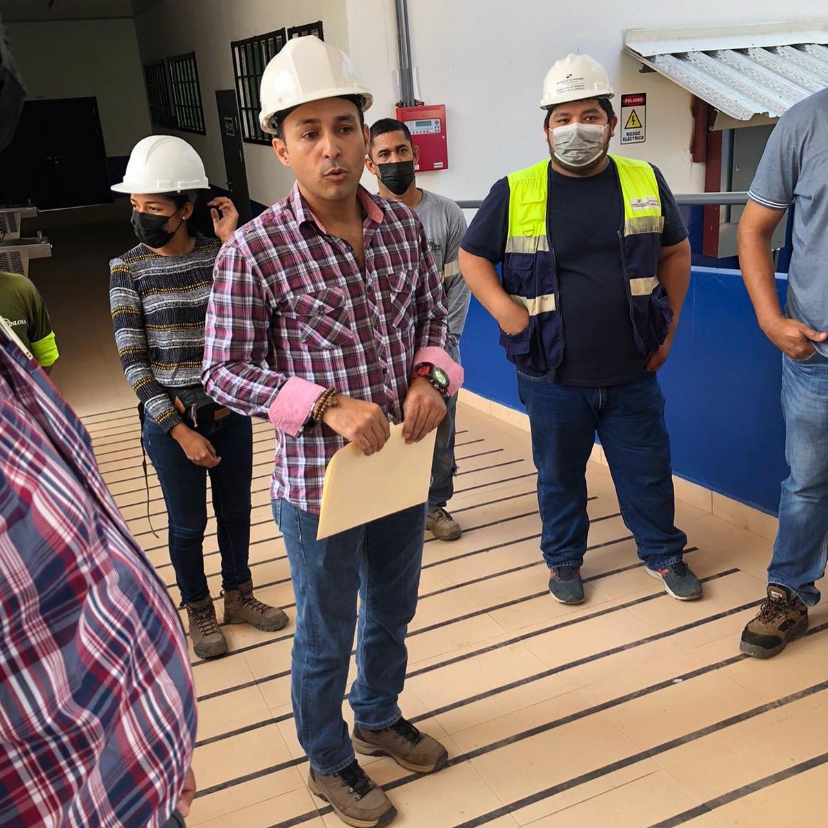 colegiojdc's tweet photo. El Colegio José Daniel Crespo y su comunidad educativa recibe hoy 29 de julio, la planta baja del nuevo pabellon que contiene una amplia cafetería con capacidad para 400 estudiantes, cocina equipada, oficina de Educación especial, enfermería y un espacio para oficina. https://t.co/UcIZdJ2Gs5