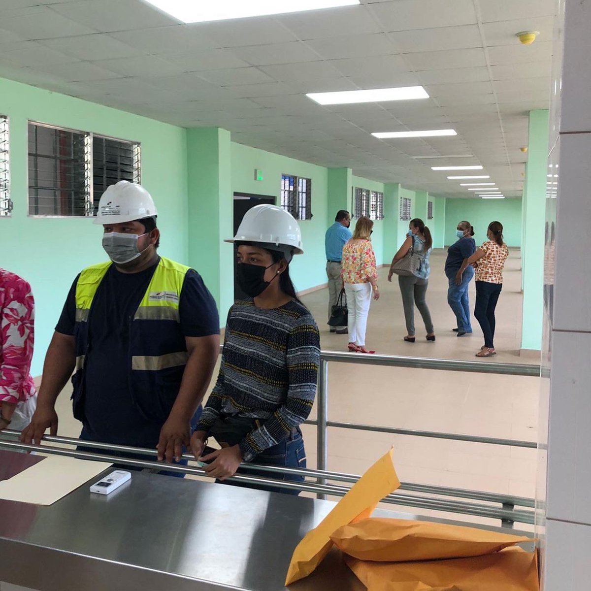 colegiojdc's tweet photo. El Colegio José Daniel Crespo y su comunidad educativa recibe hoy 29 de julio, la planta baja del nuevo pabellon que contiene una amplia cafetería con capacidad para 400 estudiantes, cocina equipada, oficina de Educación especial, enfermería y un espacio para oficina. https://t.co/UcIZdJ2Gs5