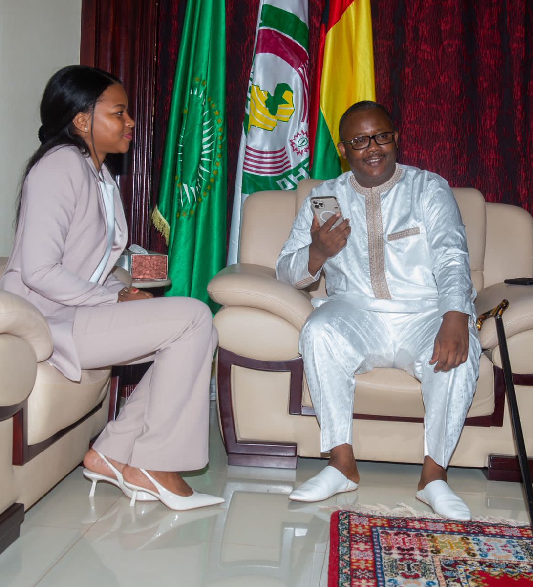 Phone call between HE <a href="/USEmbalo/">Umaro Sissoco Embaló</a>, President of the Republic of Guinea-Bissau and #ECOWAS Chair and HE <a href="/KalondoMonica/">Monica Geingos</a> First Lady of Namibia and #OAFLAD President.
President Embalo receives in audience #OAFLAD Executive Secretary, <a href="/LeylaGozo/">Leyla Gozo</a> in state house on July 29th 2022.