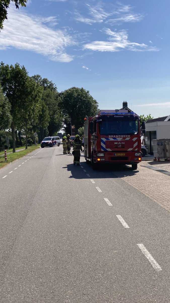 Vanmorgen met de #TS5631 ter plaatse geweest aan de Oud-Cromstrijensedijk WZ in #Klaaswaal voor een gaslekkage. <a href="/Stedin/">Stedin</a> heeft de lekkage verholpen. #PolitieHoekscheWaard <a href="/BrandweerKLW/">Brandweer Klaaswaal</a> @ovd189491