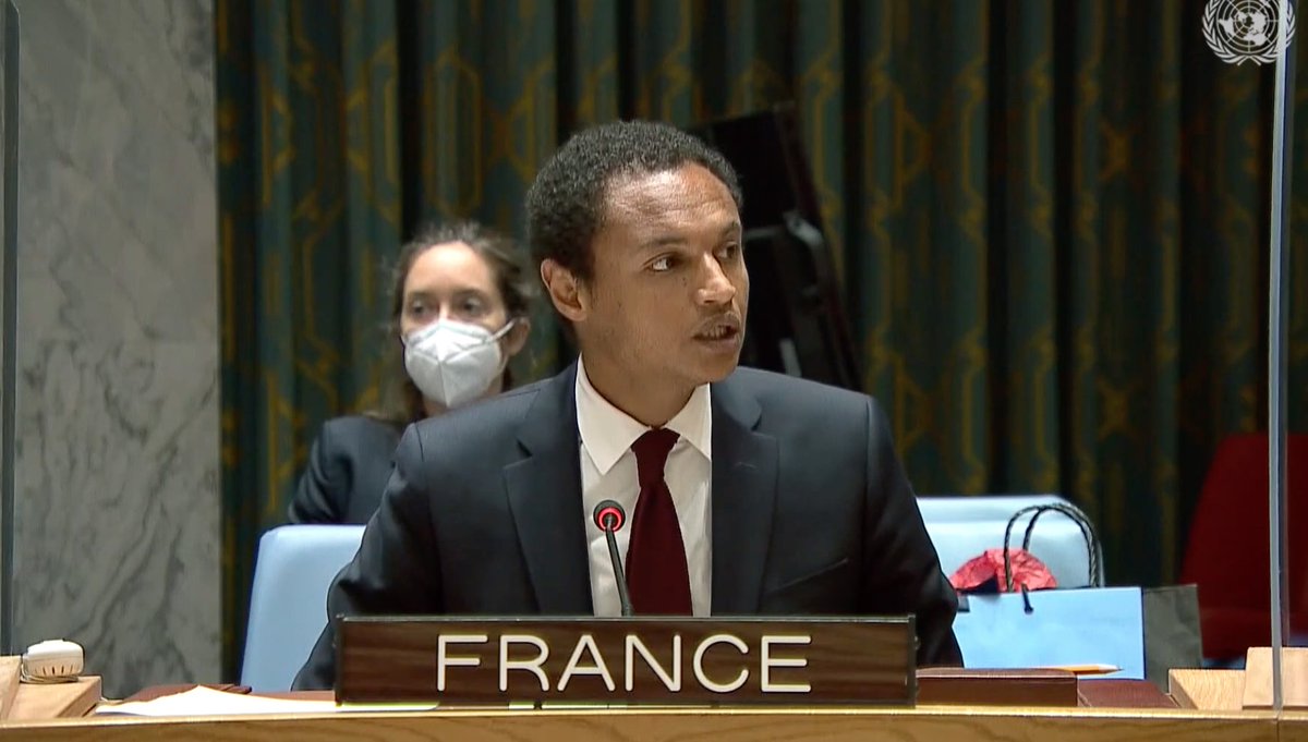 franceonu's tweet photo. "La 🇫🇷 se félicite de l’adoption de cette résolution." @wadidbenaabou 

▶️ la 🇫🇷 appelle tous les membres CSNU à permettre au panel d'experts de travailler dans les meilleures conditions
▶️ la RCA doit s'impliquer d'avantage dans la lutte contre la dissémination des armes livrées https://t.co/xjwMThbGfG