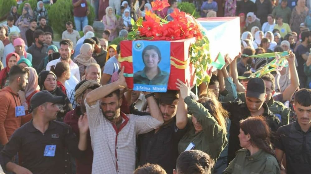starrcongress's tweet photo. Today Selma Mistefa, Sara El-Hisên, Cîhan Mistefa &amp; Beşar Bozan of the Internal Securtiy Forces, martyred by a Turkish drone strike yesterday, were commemorated in Kobani. Cîhan &amp; Sara were mothers, that already had faced displacement by the Turkish occupation war before. https://t.co/Z2Cl72ufkD