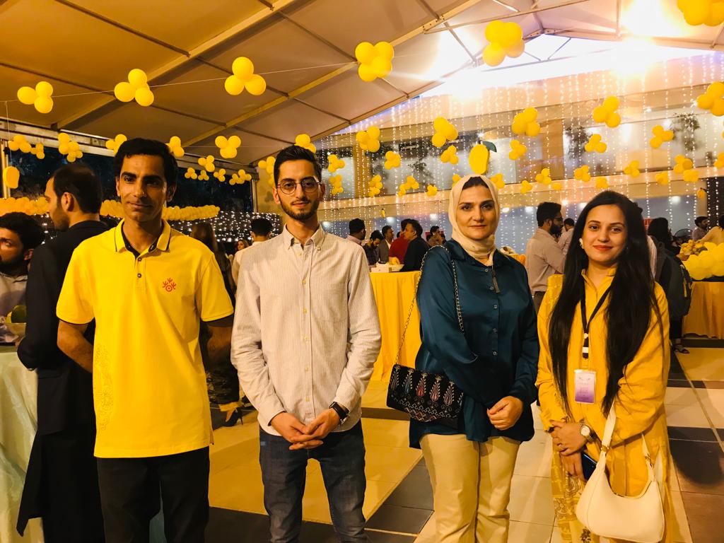 relymer's tweet photo. Mango fest organized by @EjadLabs
Celebrating Mango fest with (The wife and son of Palestine Ambassador).

#ejadlabs #relymer #mangofest  #social  #networking  #mango  #event #partners #mangoes #collaborators #Pakistan https://t.co/nx1OepshKA