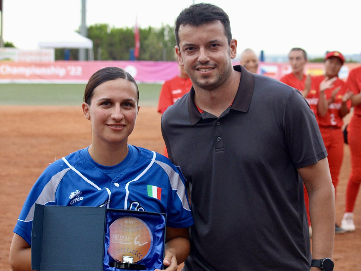 eurosoftball22's tweet photo. 👑 MVP 👑

Alice Nicolini is the most valuable player of Team Italy 🇮🇹

#europeansoftball22 #lovesoftball https://t.co/G3czHOkSl7