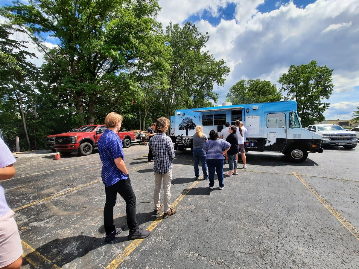 apollo_mfg's tweet image. Fun Friday Food Truck. Today we had Localvore food truck and they featured Walking tacos, Smash Burger, Italian BLT Burger, and Cheese Curds. #funfriday #foodtruck #localvore #apollo