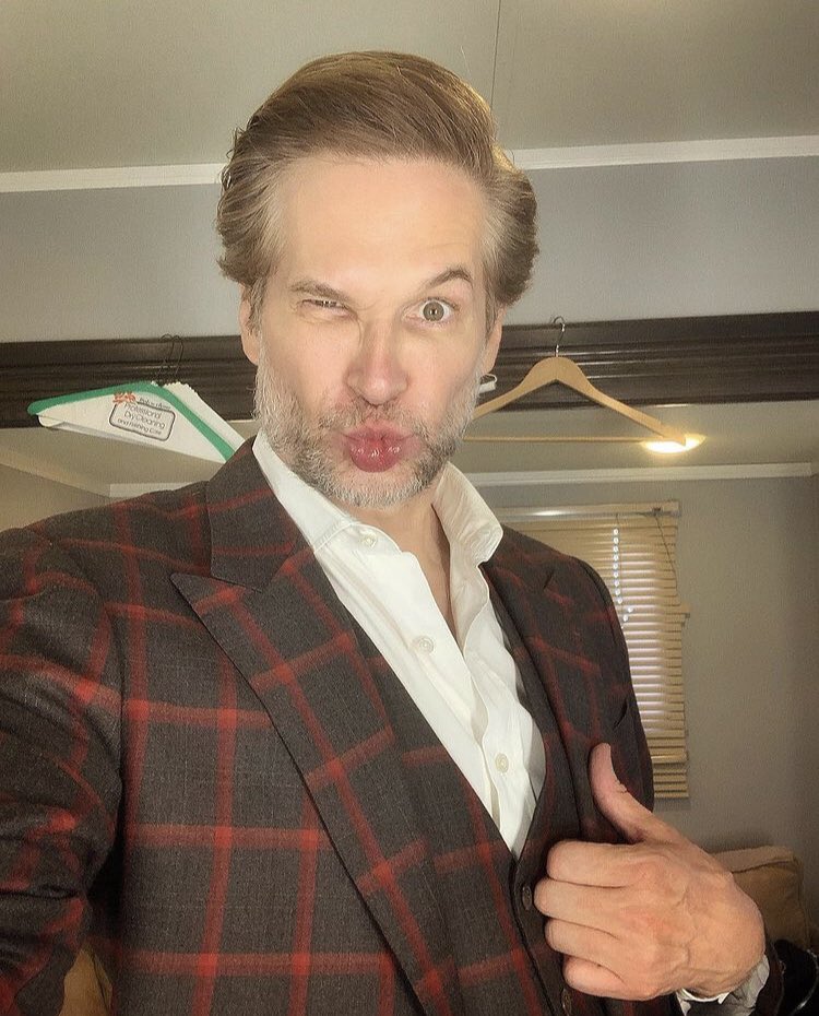 Wolfs2Teen's tweet photo. GUYS SERIOUSLY WHAT THE FUCK IS HAPPENING???? BECAUSE SOMETHING DEFINITELY IS PQKAOQKWJIWJWB https://t.co/6anAWUIQs6