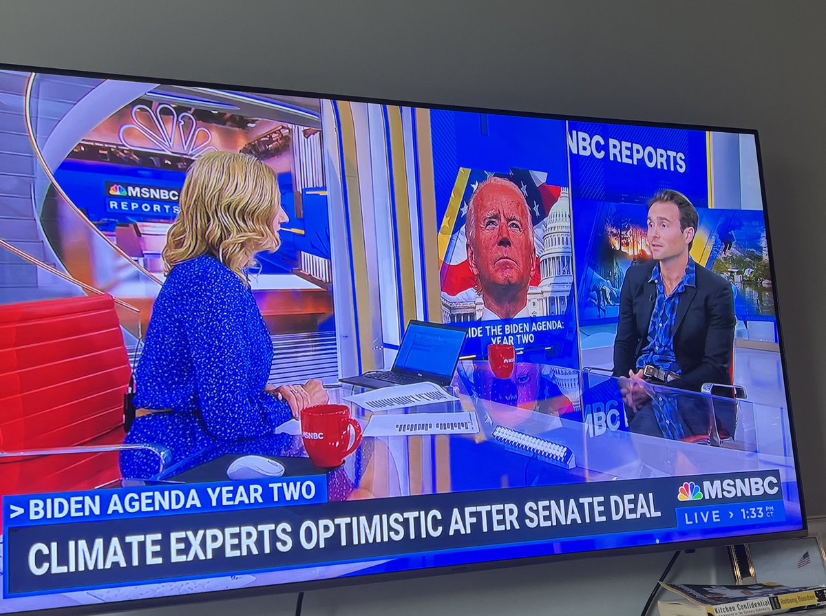 What’s going on with this graphic <a href="/MSNBC/">MSNBC</a> 🥵
