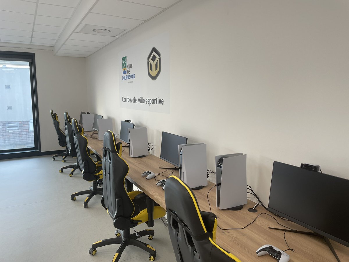 Courbevoie Esport by Pandore tweet media