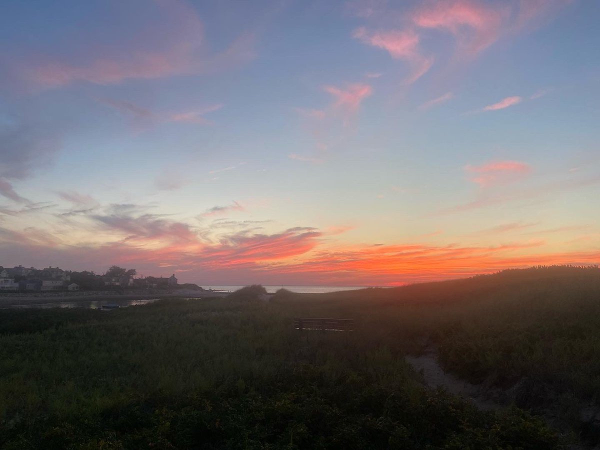 bythebeachRE's tweet photo. Lucky to call this magical place, home. #capecod #sunset #luckytolivehere #coastalliving #lovewhereyoulive #realtorlife #kinlingrovercompass #compassrealestate #dennis #coldstoragebeach https://t.co/9tiRldjYpN