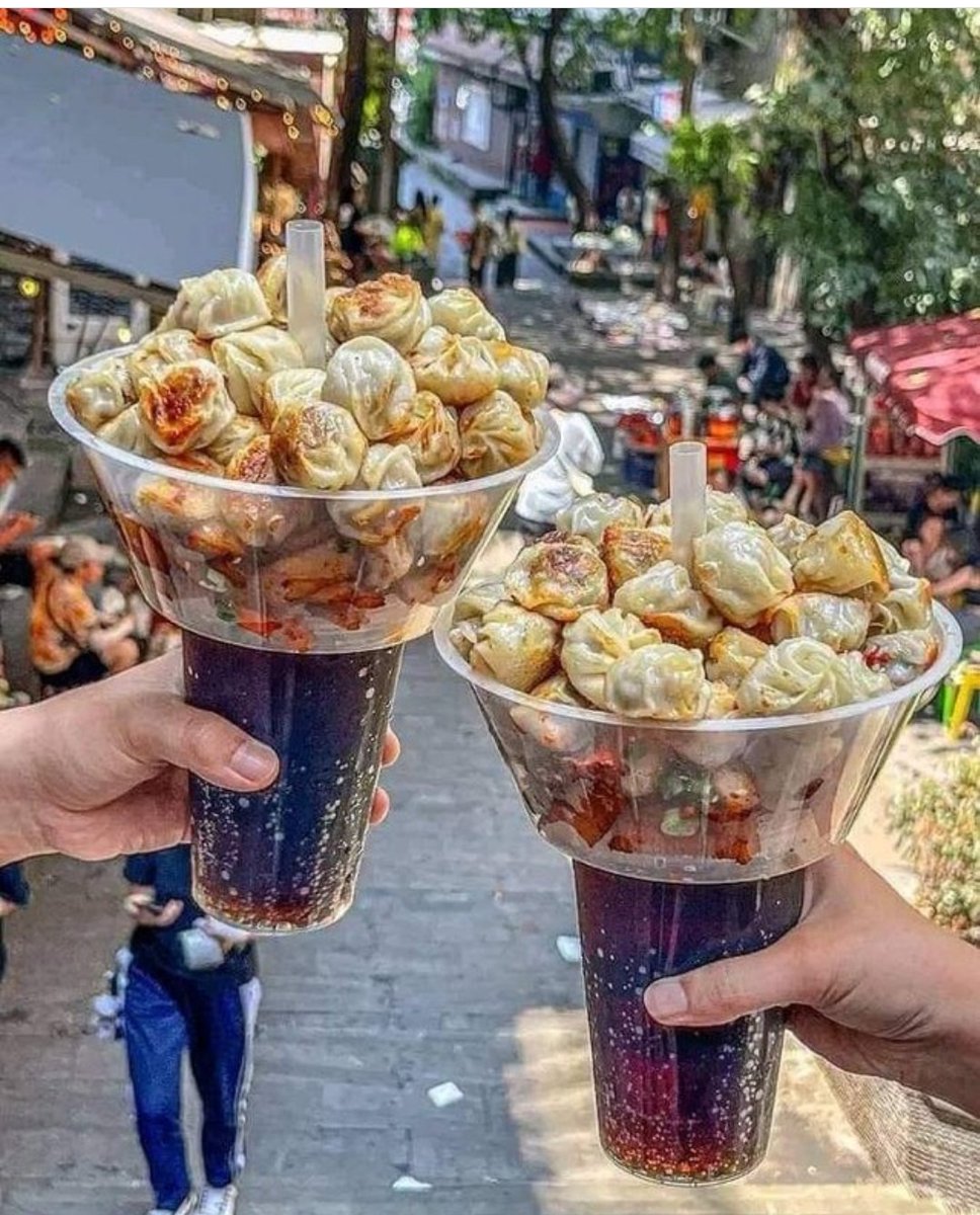 ए हजुर कोही छ म सँग मःमः खान जाने 😋