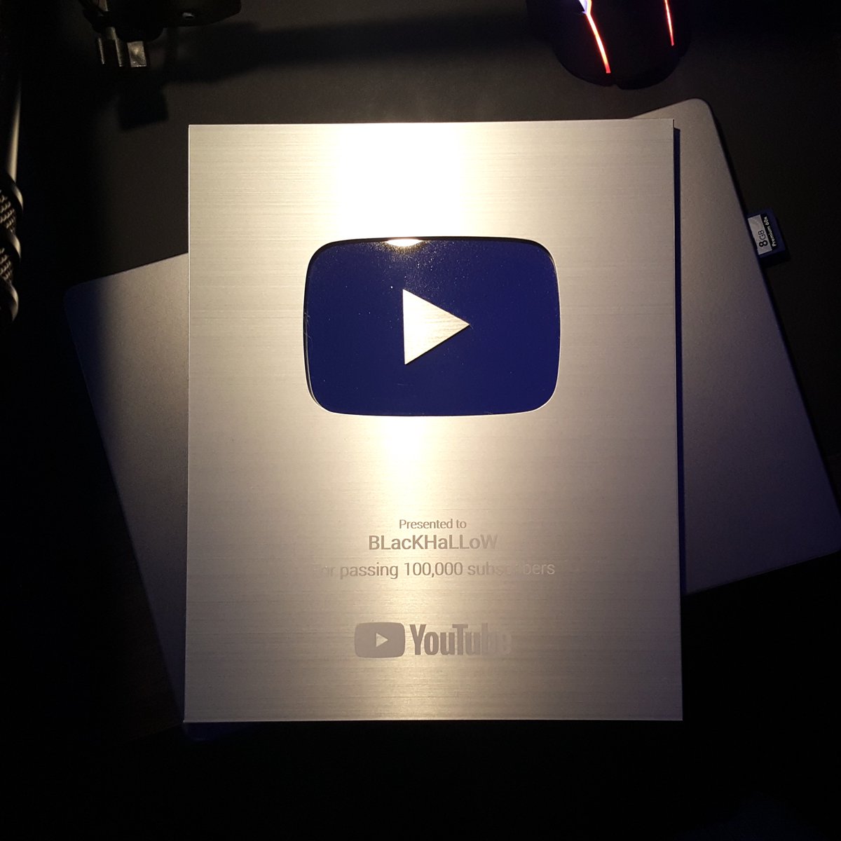 BLacKHaLLoW tweet media