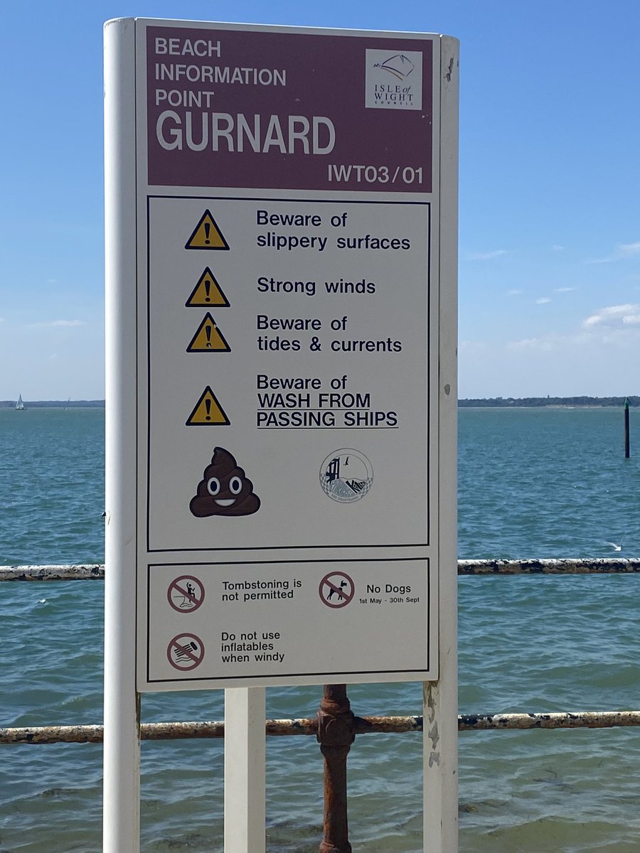 werrardog's tweet image. Nice welcome to #cowesweek #IsleofWight @Feargal_Sharkey #fancyaswim