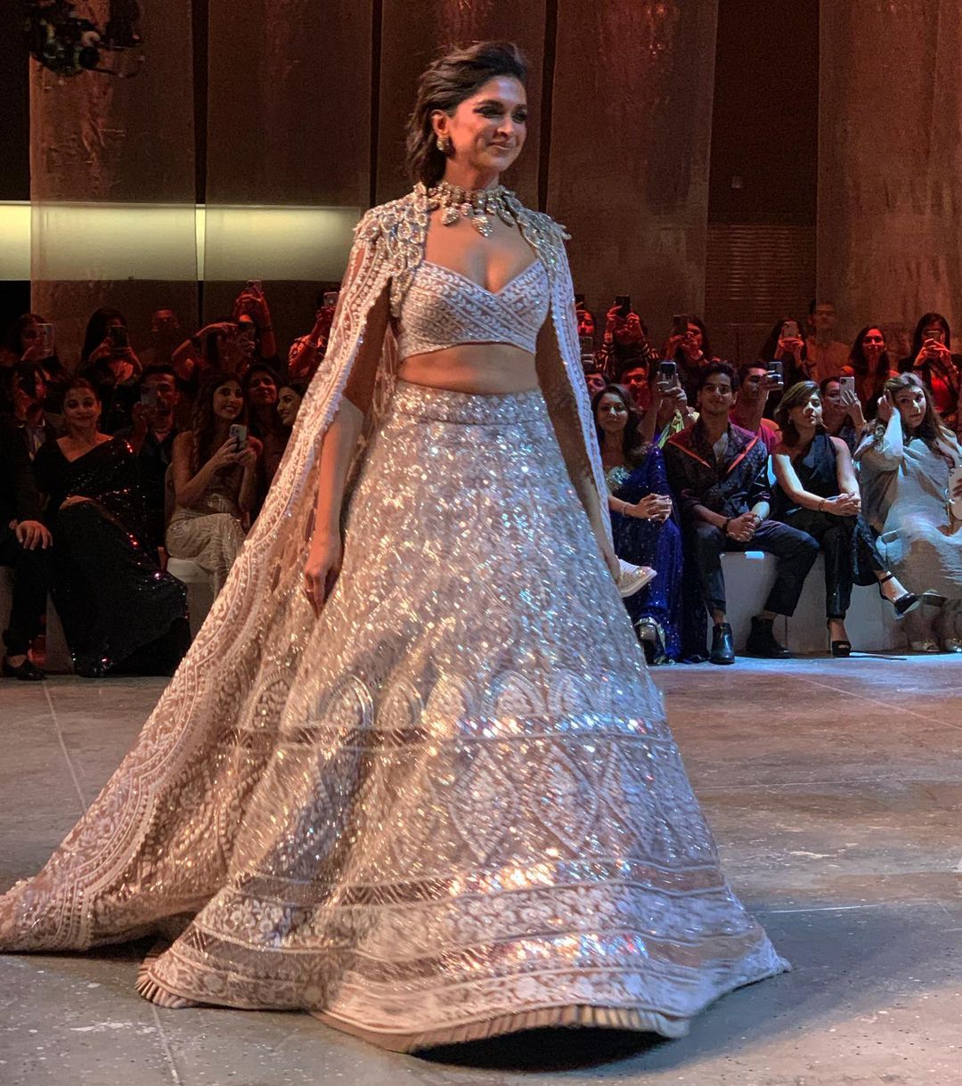 Dress like Deepika Padukone — Bollywood's Favorite Fashionista | The Luxe  Report